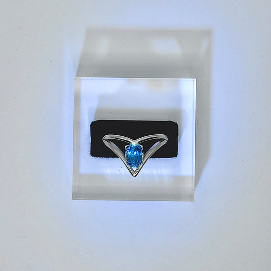 Sterling Silver Triangle Ring: #jewelry Fine Jewelry Gemstones #gemstones #Emeralds #Aquamarine #Diamond #Sapphire Handmade