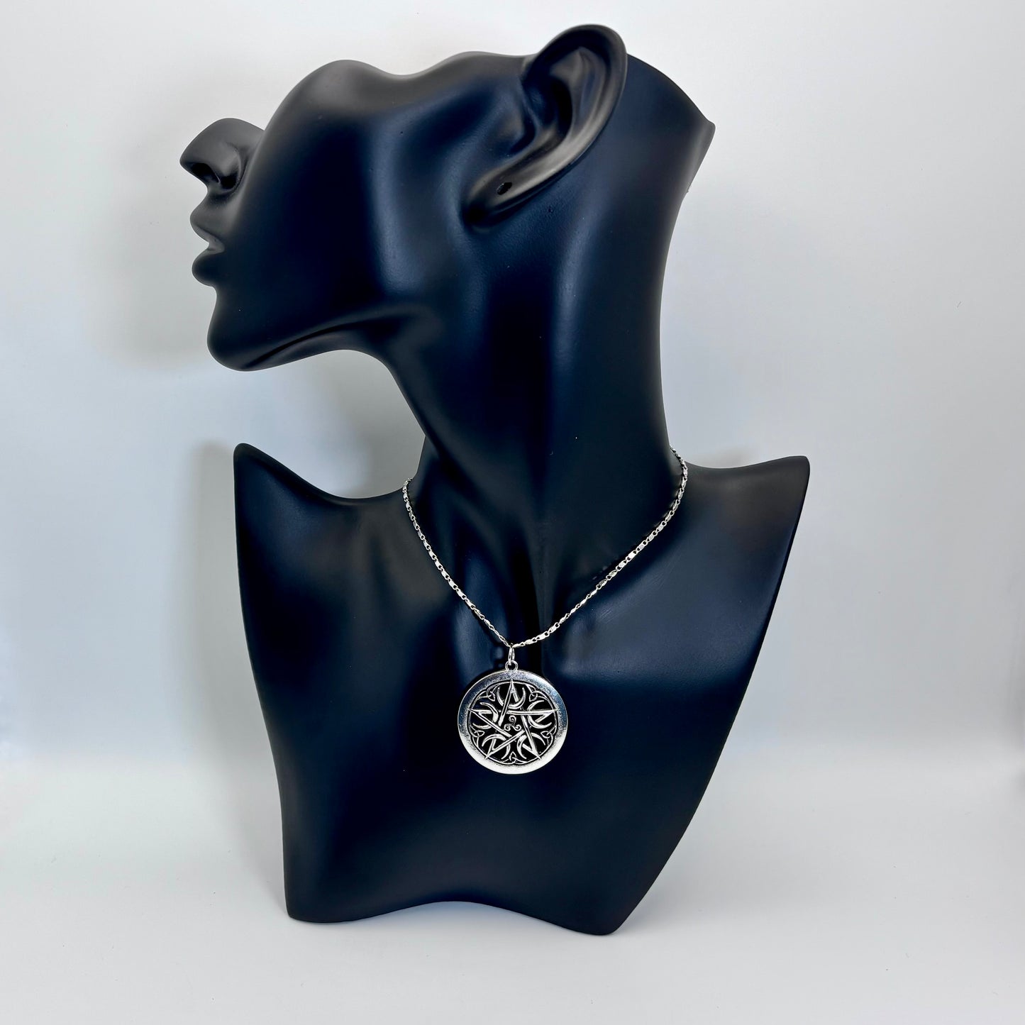 Silver Pentagram Pentacle Necklace: Celtic Occult Vintage #everyone #Wiccan #Witchcraft #Pagan #Valentinesday #Valentinesdaygift #gift