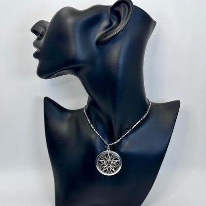 Silver Pentagram Pentacle Necklace: Celtic Occult Vintage #everyone #Wiccan #Witchcraft #Pagan #Valentinesday #Valentinesdaygift #gift
